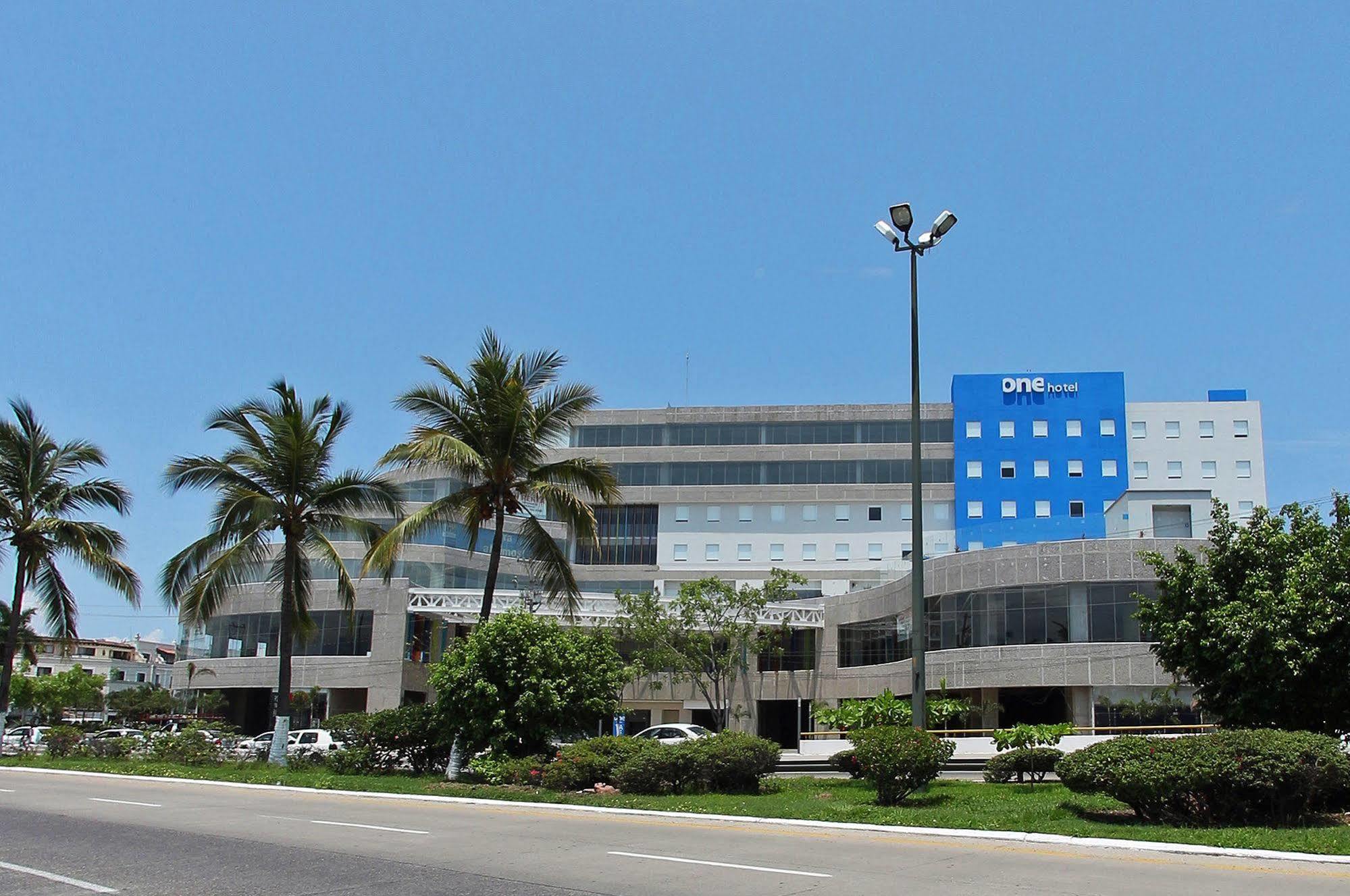 One Puerto Vallarta Aeropuerto Exterior foto
